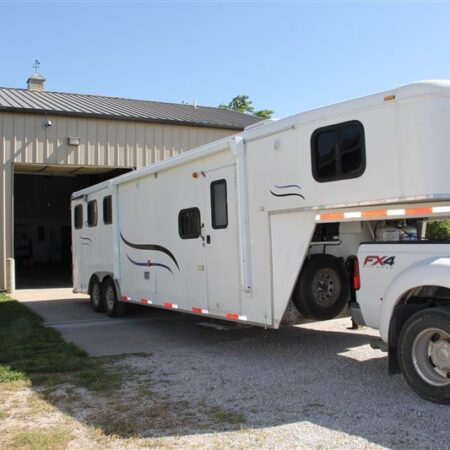 2009 Bison 8310TE 3 Horse Gooseneck Trailer – Reliable, Durable & Perfect for Horse Transport