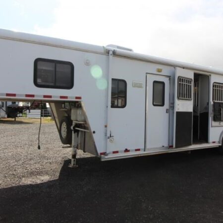 2004 Charmac Xpress Living Quarters 4 Horse Trailer – Exceptional Comfort, Power & Proven Reliability